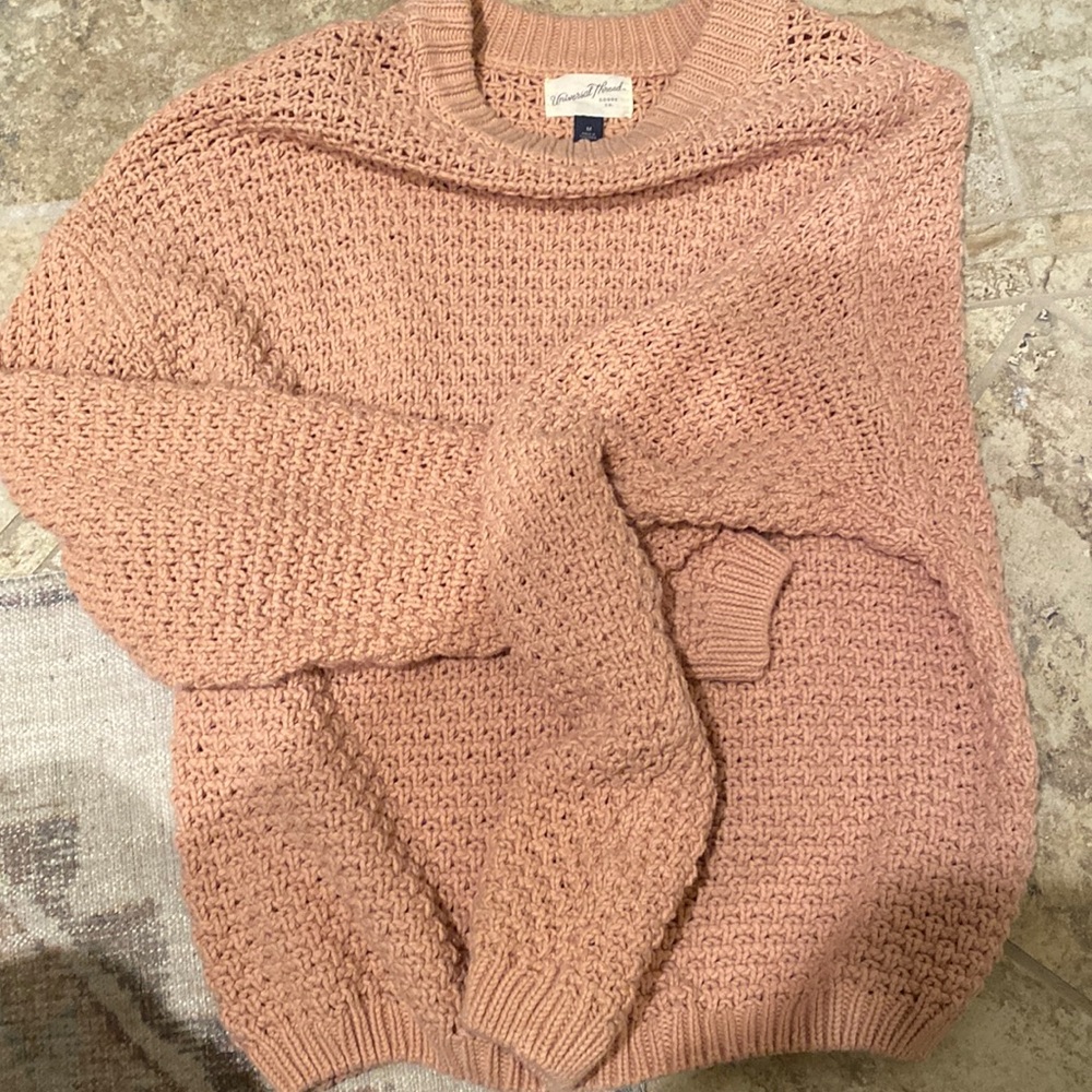 UNIVERSAL THREAD SWEATER